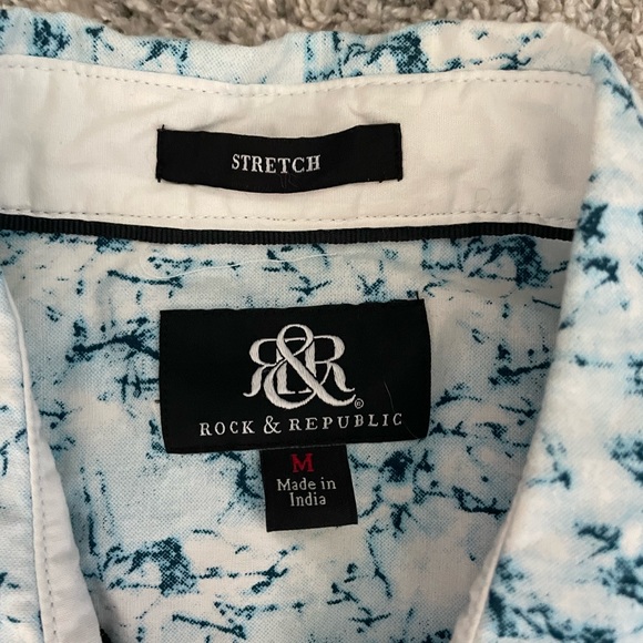 Short Sleeve Button Down Shirt (M) - Picture 2 of 3